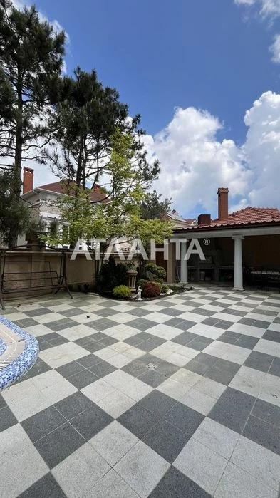 A house for sale in Sauvignon with a pool