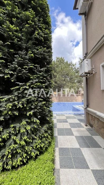 A house for sale in Sauvignon with a pool