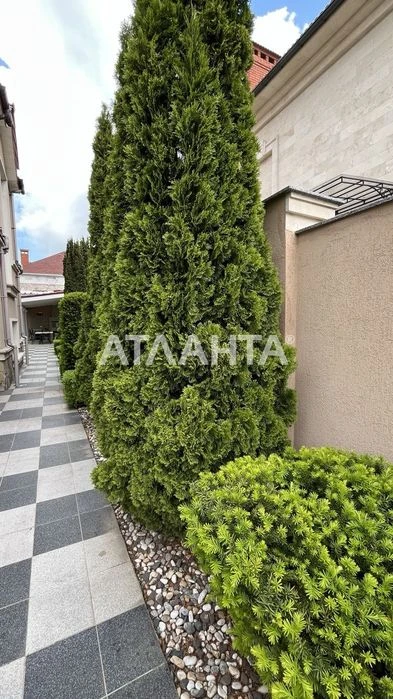 A house for sale in Sauvignon with a pool