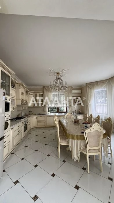 A house for sale in Sauvignon with a pool
