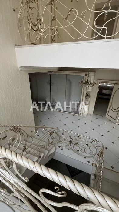 A house for sale in Sauvignon with a pool