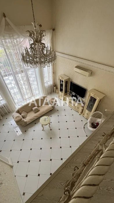 A house for sale in Sauvignon with a pool