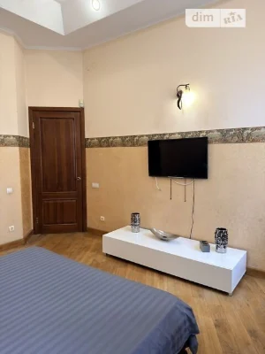 Sale of 3-room apartment 85.89 sq. m. on Yevhena Chykalenko St. 45/2