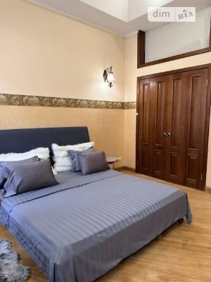 Sale of 3-room apartment 85.89 sq. m. on Yevhena Chykalenko St. 45/2