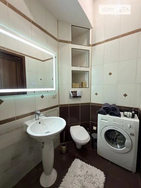 Sale of 3-room apartment 85.89 sq. m. on Yevhena Chykalenko St. 45/2