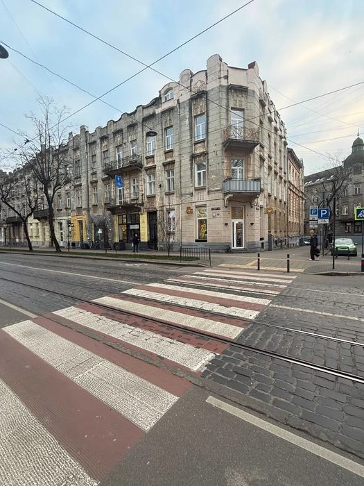 Продаж просторої квартири в австрійському будинку, вул.С.Бан