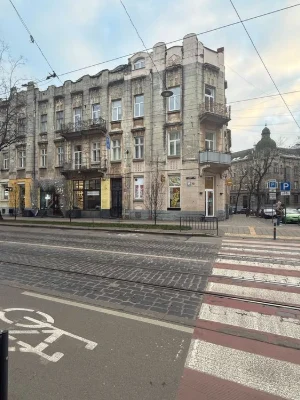 Продаж просторої квартири в австрійському будинку, вул.С.Бан