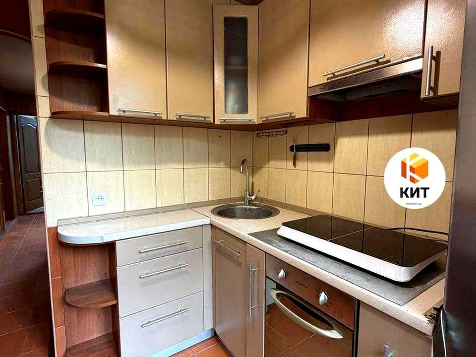 Apartment. Kharkiv, Traktorostudivnyky Ave.