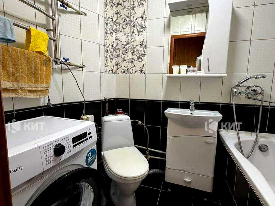 Apartment. Kharkiv, Traktorostudivnyky Ave.
