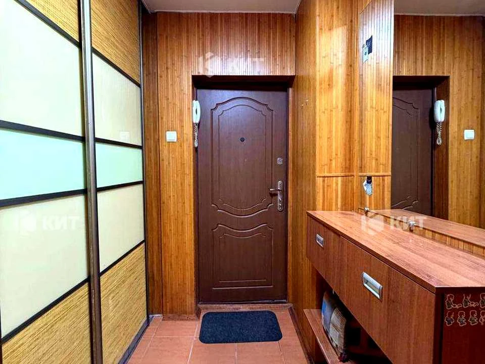 Apartment. Kharkiv, Traktorostudivnyky Ave.