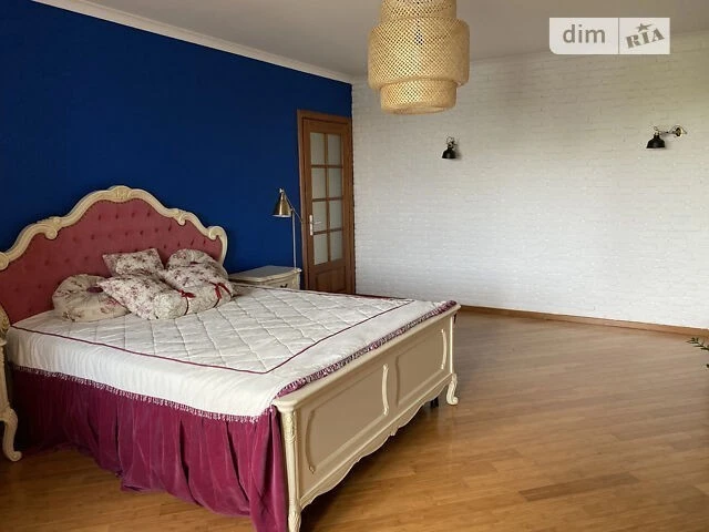 Sale of 4-room apartment 170 sq. m on Volodymyr Ivasyuk Ave. 14