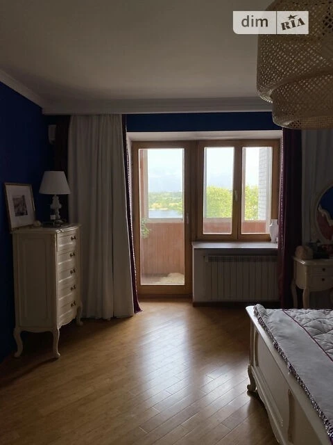Sale of 4-room apartment 170 sq. m on Volodymyr Ivasyuk Ave. 14