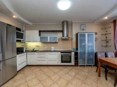 Apartment. Kyiv, Lesya Kurbasa Avenue.