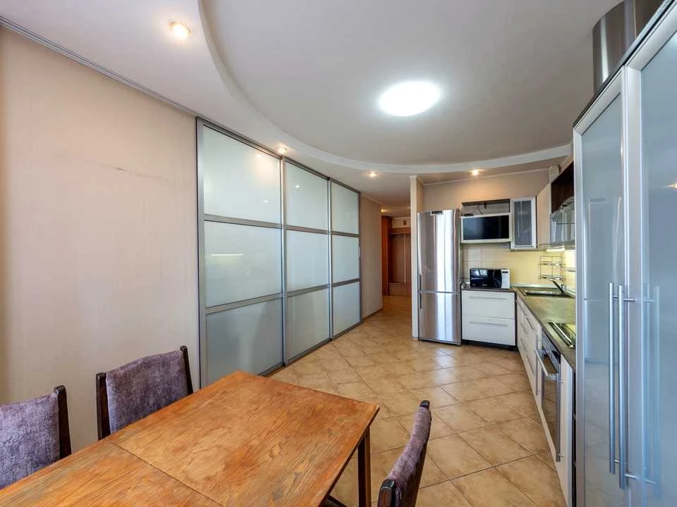 Apartment. Kyiv, Lesya Kurbasa Avenue.