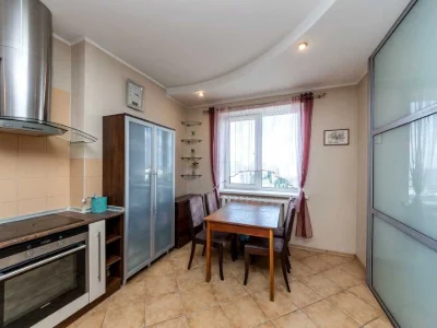 Apartment. Kyiv, Lesya Kurbasa Avenue.