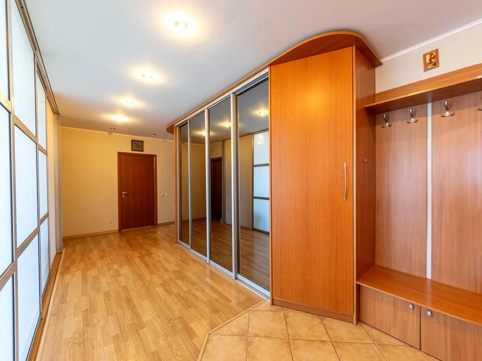 Apartment. Kyiv, Lesya Kurbasa Avenue.