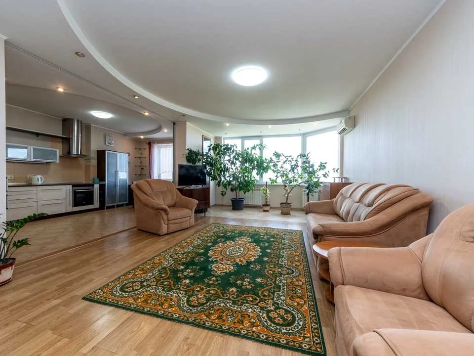 Apartment. Kyiv, Lesya Kurbasa Avenue.