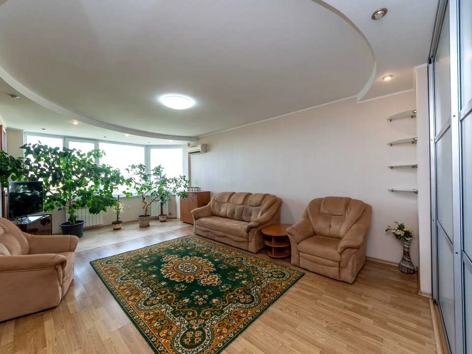 Apartment. Kyiv, Lesya Kurbasa Avenue.