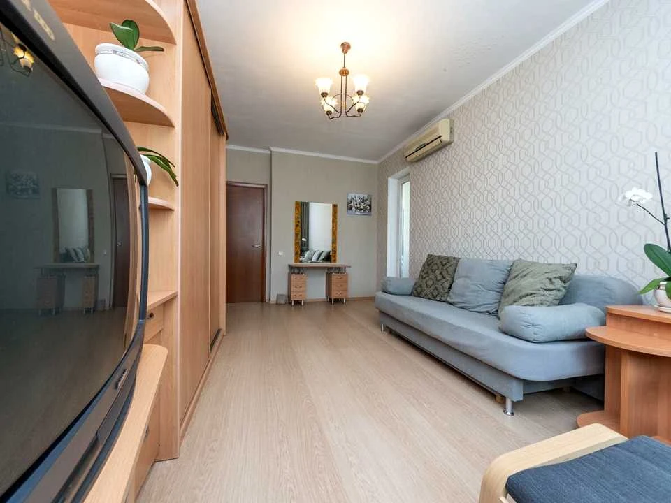 Apartment. Kyiv, Lesya Kurbasa Avenue.