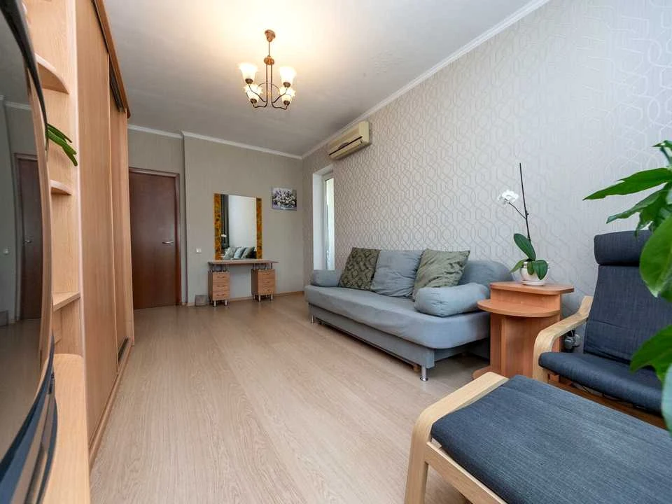Apartment. Kyiv, Lesya Kurbasa Avenue.