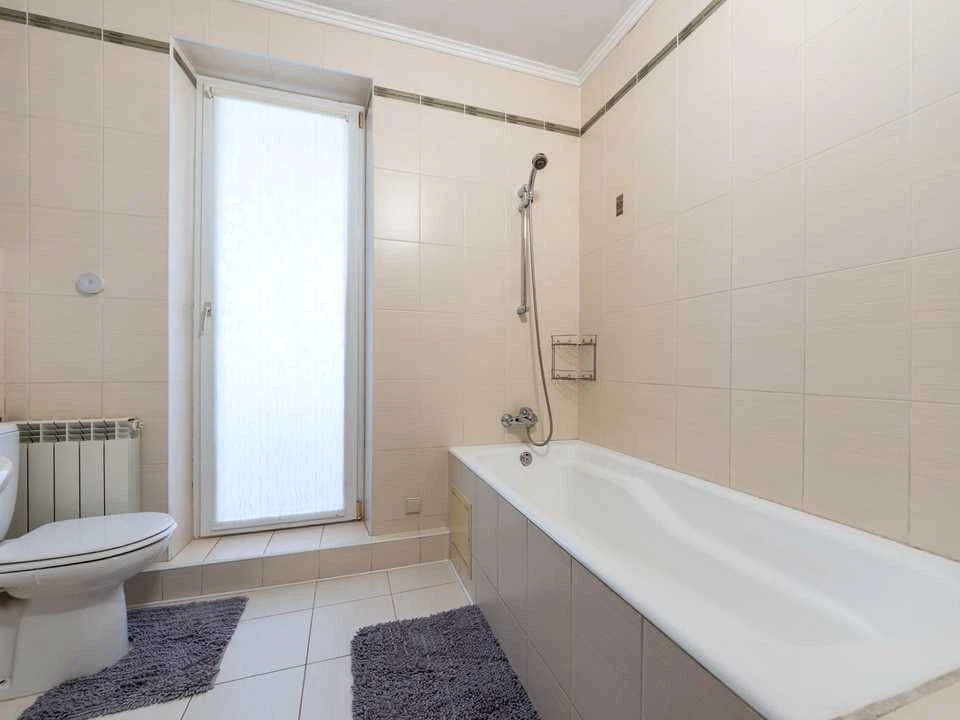 Apartment. Kyiv, Lesya Kurbasa Avenue.