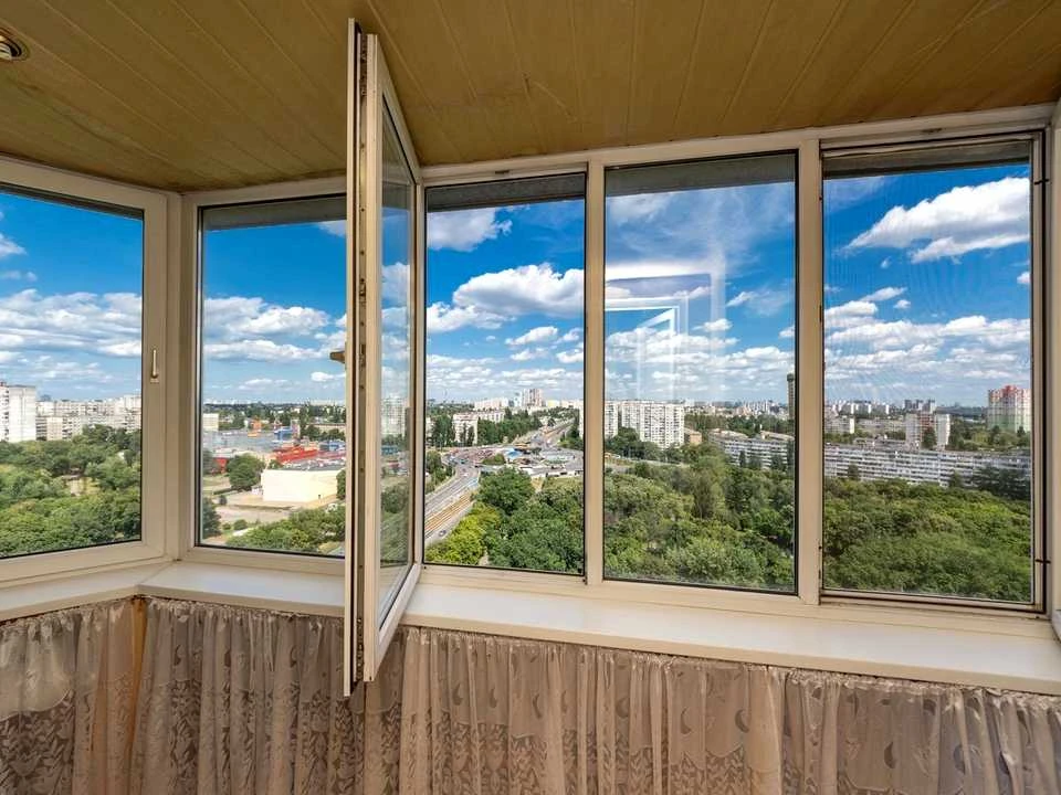 Apartment. Kyiv, Lesya Kurbasa Avenue.