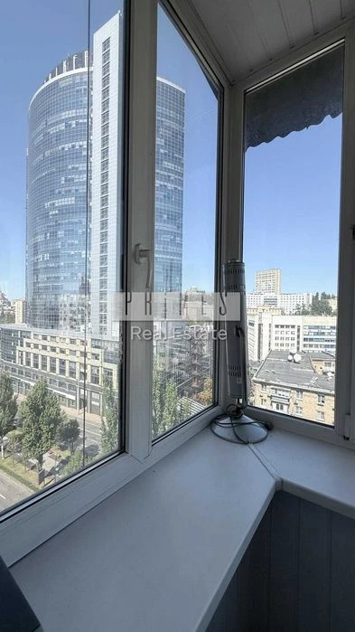 Продаж 4-кімнатної квартири в центрі Києва бул. Лесі Українк