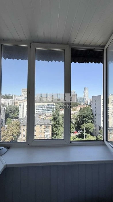 Продаж 4-кімнатної квартири в центрі Києва бул. Лесі Українк
