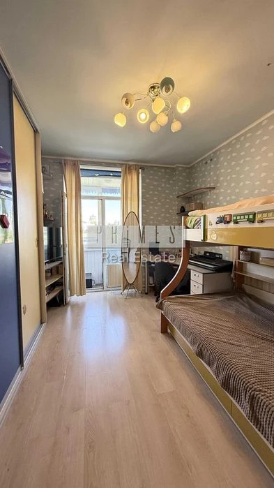 Продаж 4-кімнатної квартири в центрі Києва бул. Лесі Українк