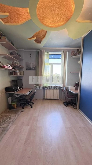 Продаж 4-кімнатної квартири в центрі Києва бул. Лесі Українк