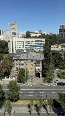 Продаж 4-кімнатної квартири в центрі Києва бул. Лесі Українк