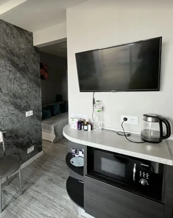 LS13 Metro Peremoha sale of modern 1-room apartment, capital r