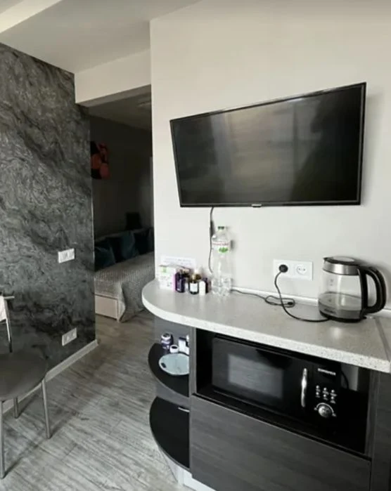 LS13 Metro Peremoha sale of modern 1-room apartment, capital r