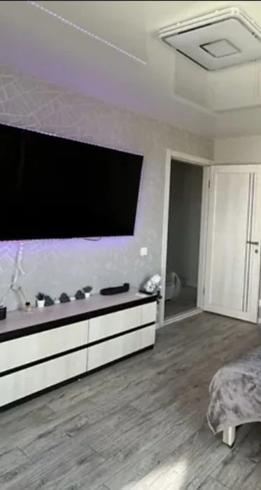 LS13 Metro Peremoha sale of modern 1-room apartment, capital r