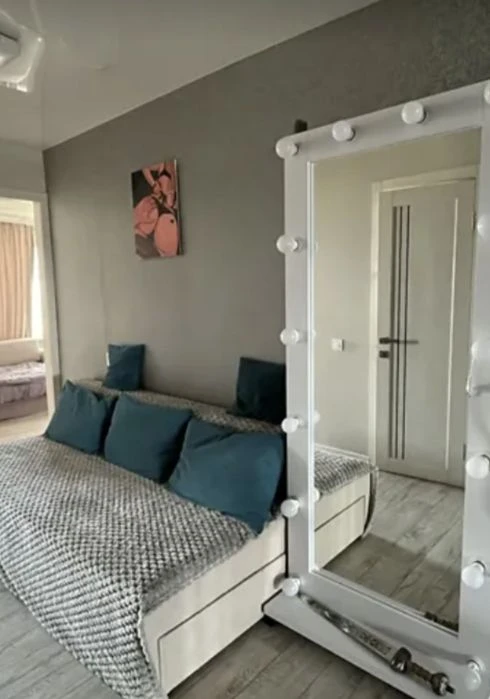 LS13 Metro Peremoha sale of modern 1-room apartment, capital r