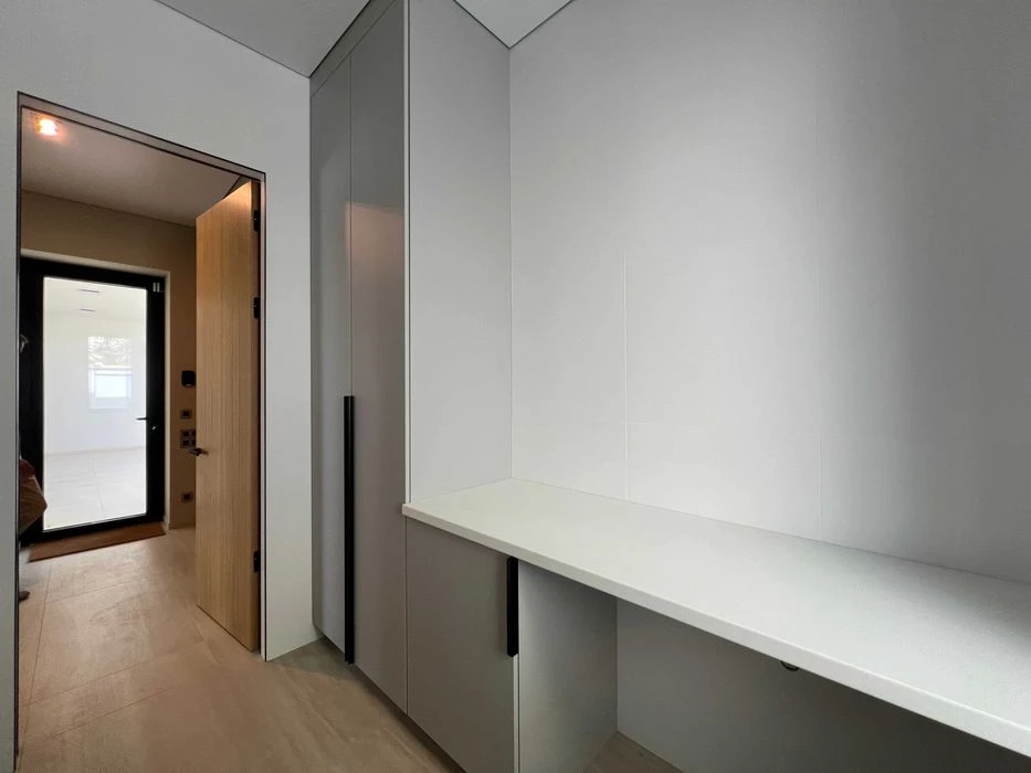 Modern, stylish, one-story house in Sauvignon.
