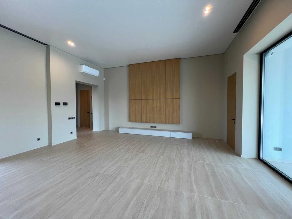 Modern, stylish, one-story house in Sauvignon.