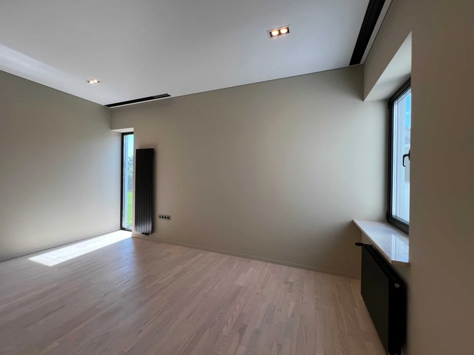 Modern, stylish, one-story house in Sauvignon.
