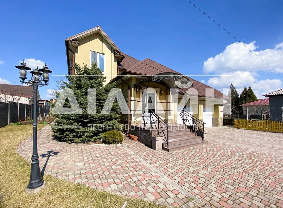Super house! On the Right Bank, 250 m2, 8 hundred