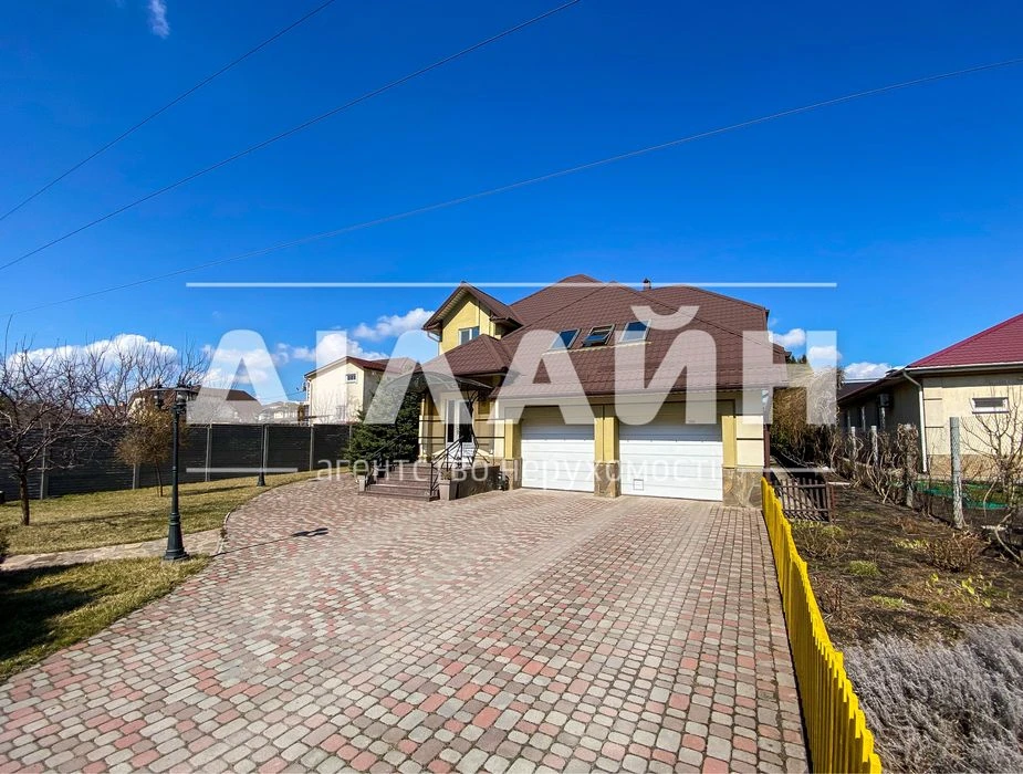Super house! On the Right Bank, 250 m2, 8 hundred