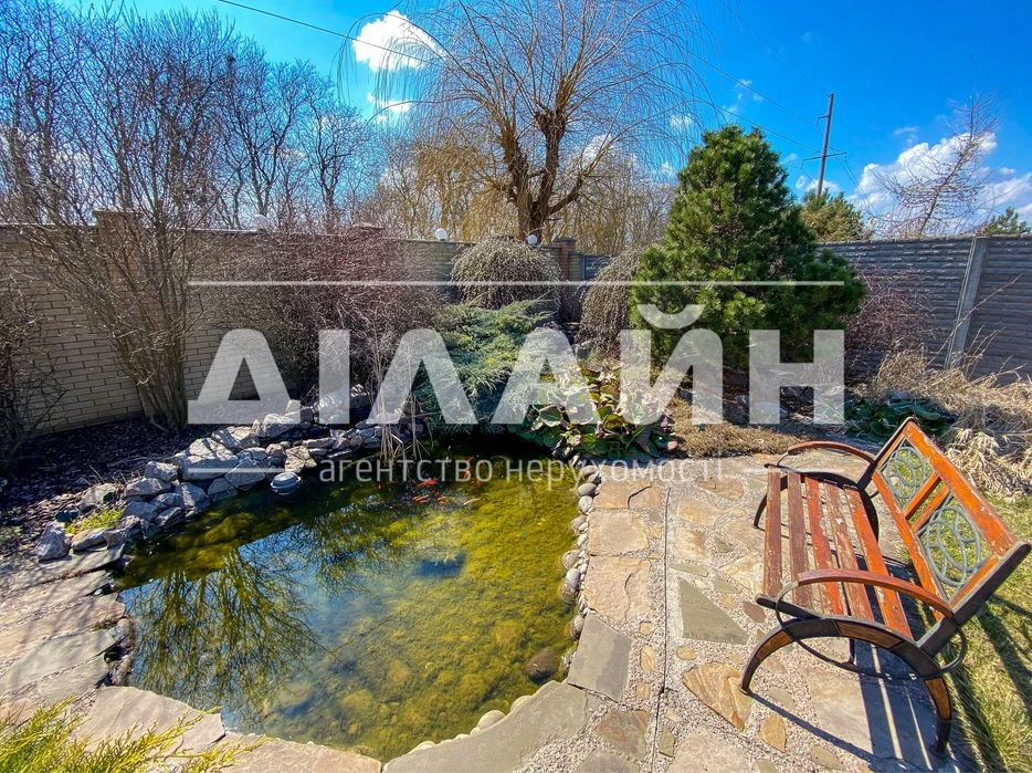 Super house! On the Right Bank, 250 m2, 8 hundred
