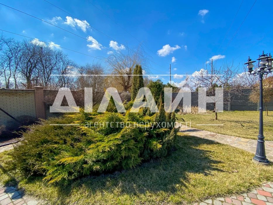 Super house! On the Right Bank, 250 m2, 8 hundred