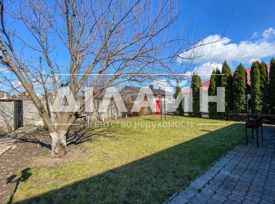 Super house! On the Right Bank, 250 m2, 8 hundred