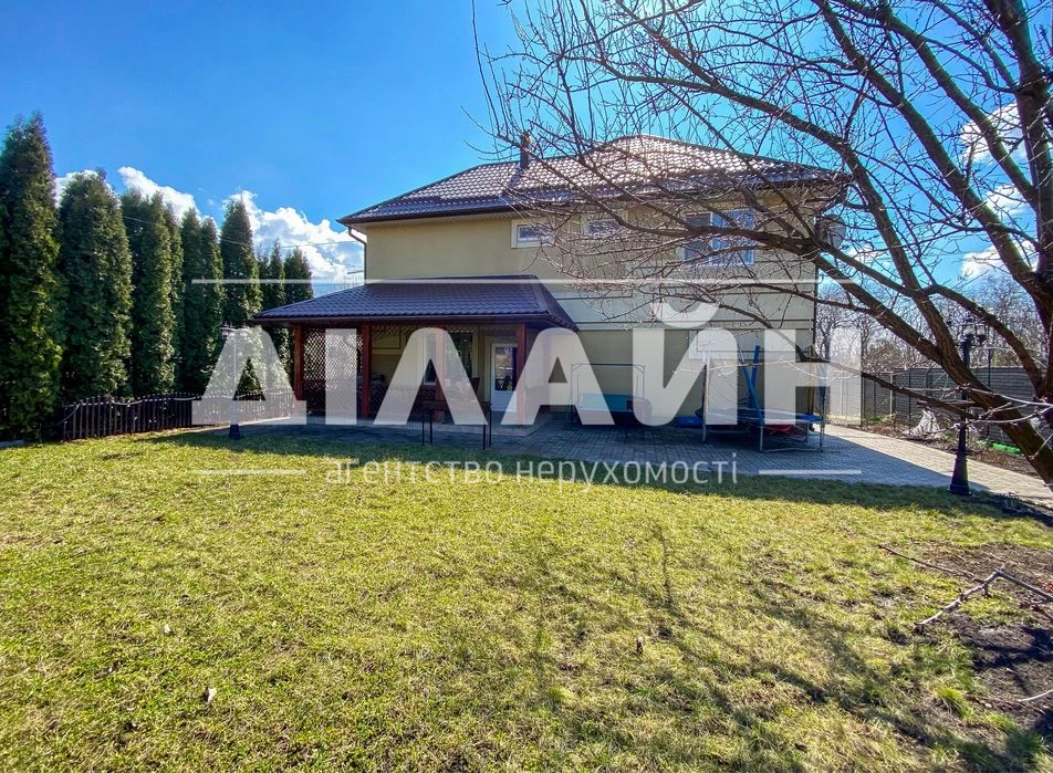 Super house! On the Right Bank, 250 m2, 8 hundred