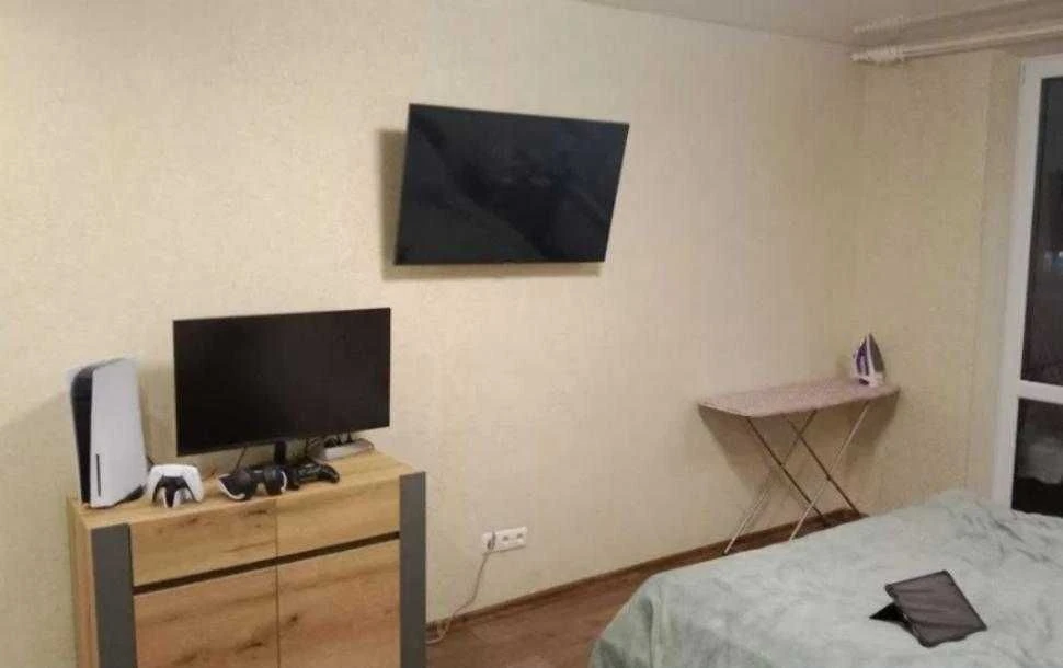 $17,000 1-room apartment, Industrial district