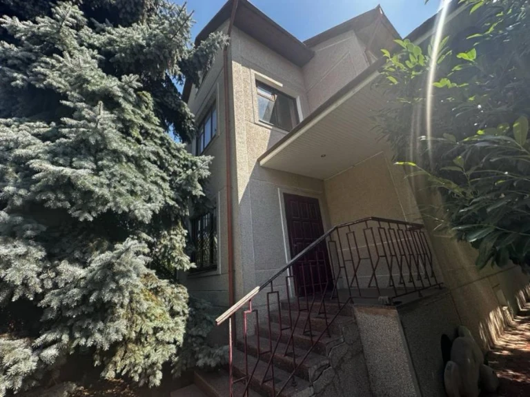 I will sell a brick house in Tsarskoe Selo, 10 acres of land, Park More