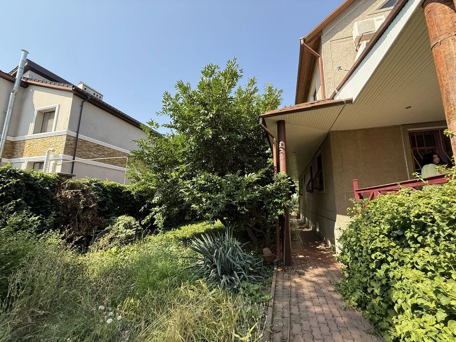 I will sell a brick house in Tsarskoe Selo, 10 acres of land, Park More