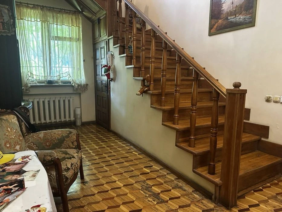 I will sell a brick house in Tsarskoe Selo, 10 acres of land, Park More