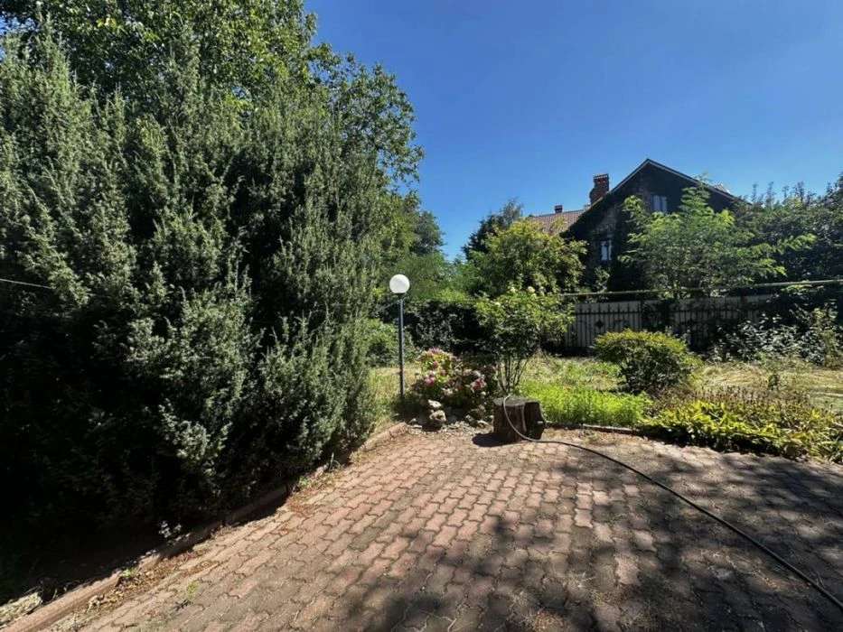 I will sell a brick house in Tsarskoe Selo, 10 acres of land, Park More