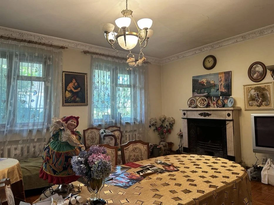I will sell a brick house in Tsarskoe Selo, 10 acres of land, Park More